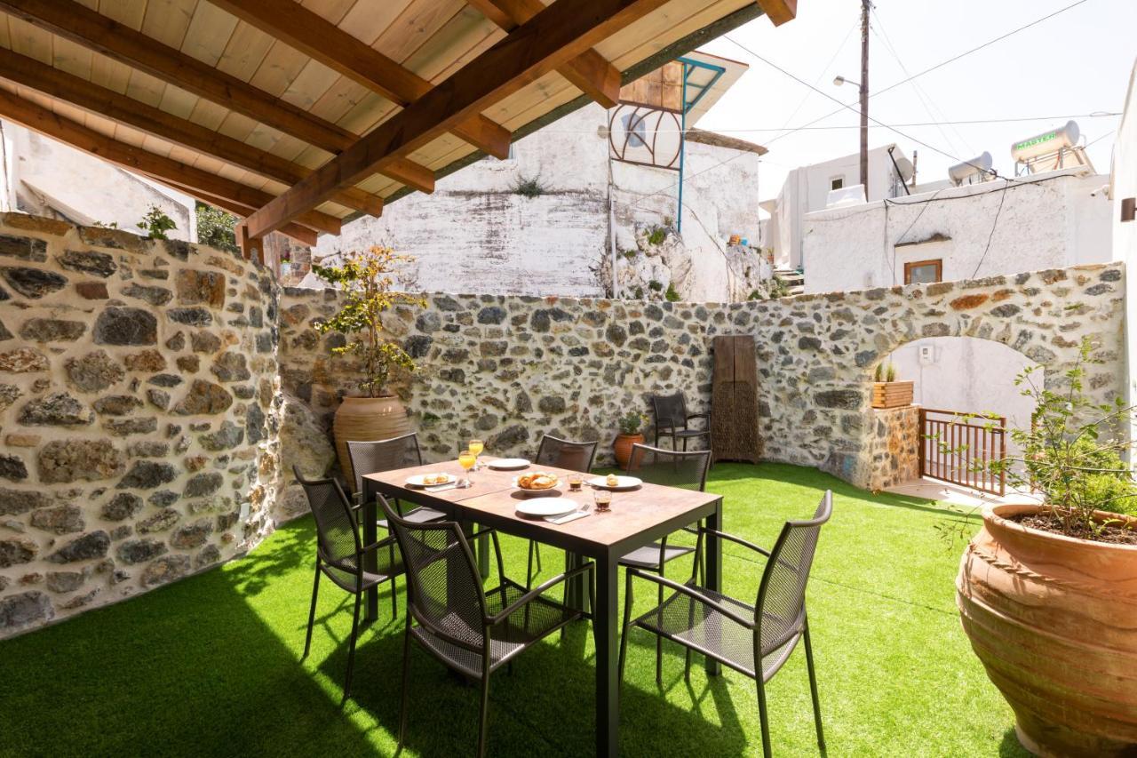 Mirthia Apartments Плакиас Екстериор снимка